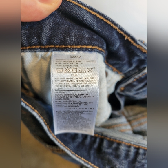 Old Navy Stretch Slim Jeans in Dark Wash - Picture 3 of 5